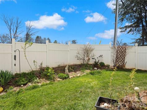 101 Monmouth Way Candler NC 28715