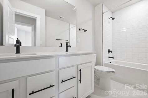 8006 Sansom Circle Charlotte NC 28213