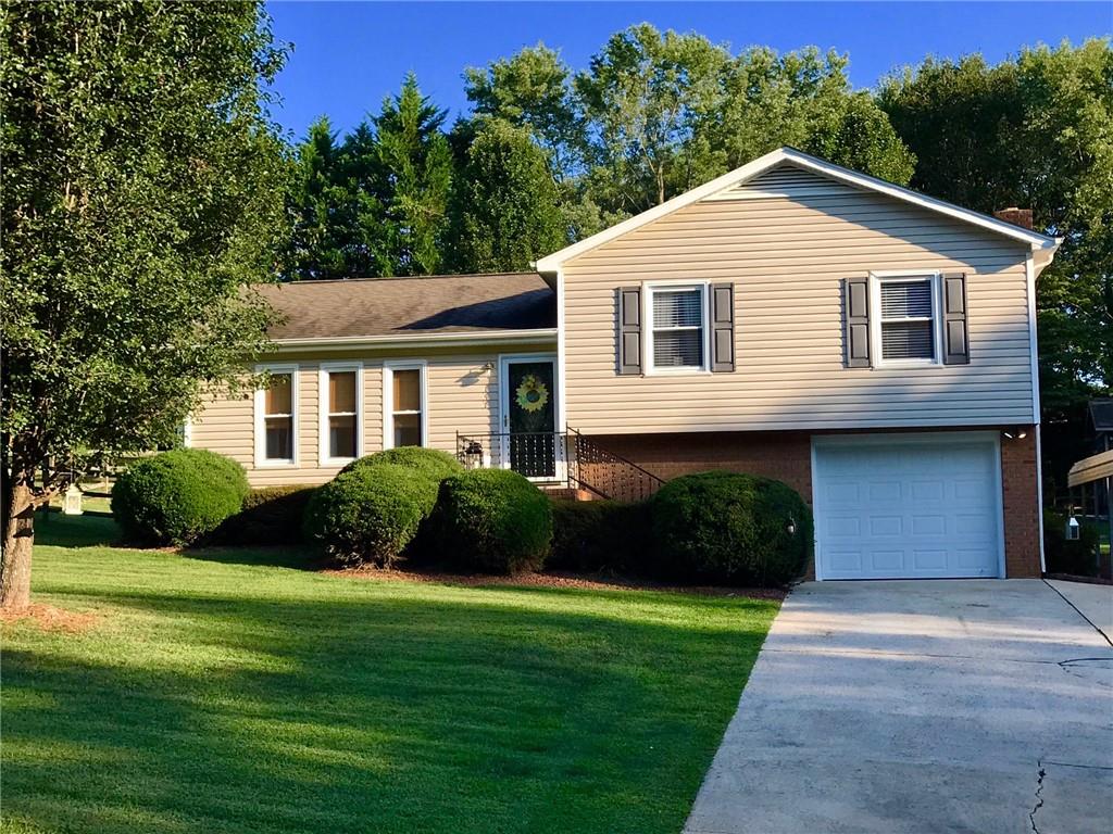 157 Penny Lane Hickory NC 28601