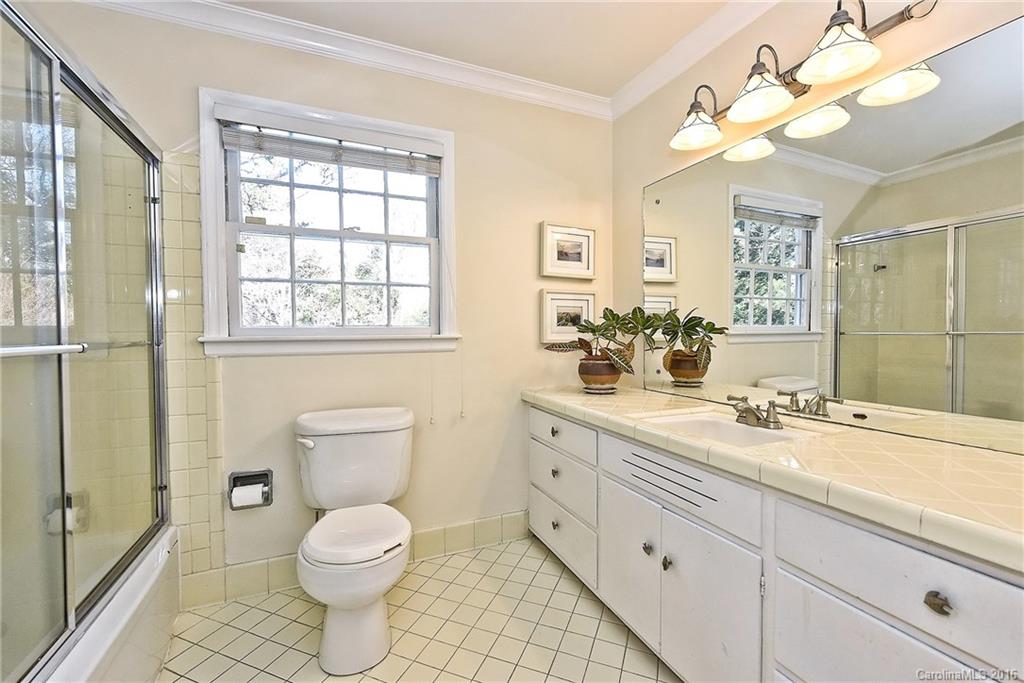 228 Lansdowne Road Charlotte NC 28270