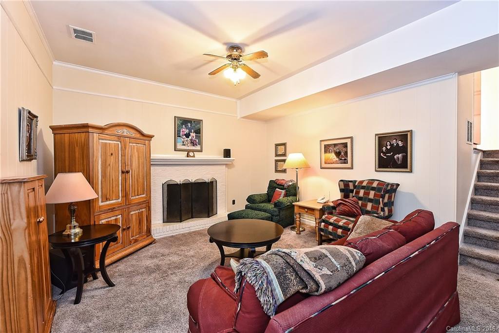 228 Lansdowne Road Charlotte NC 28270