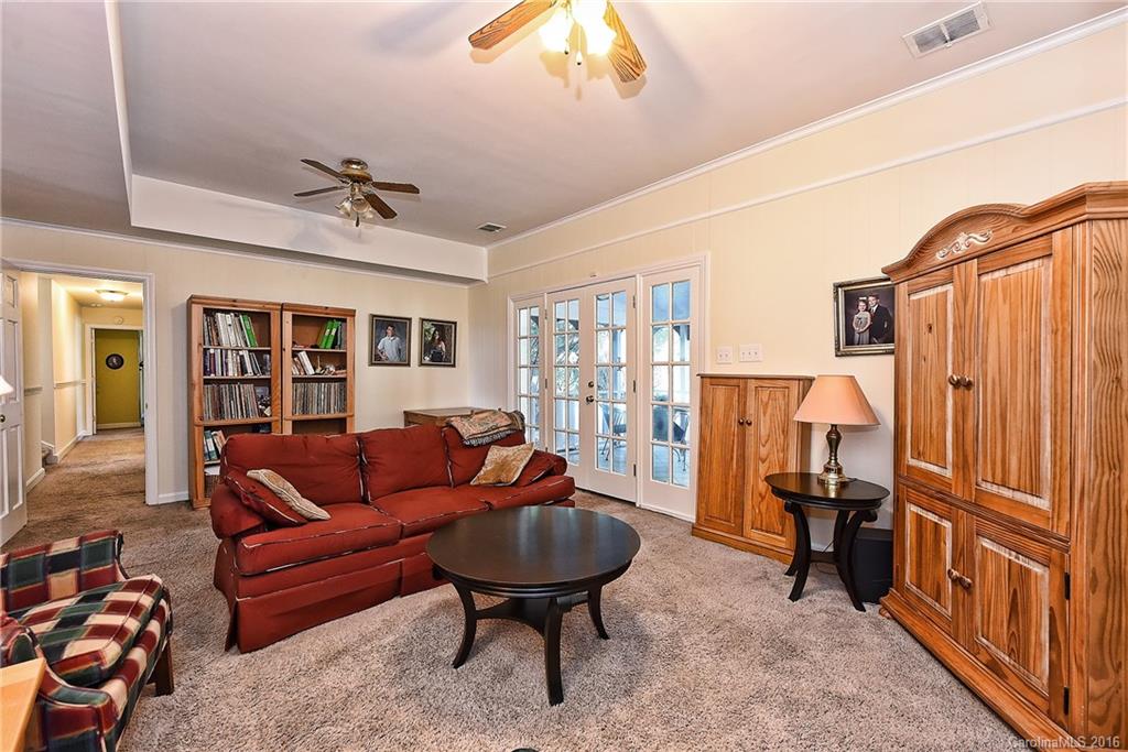 228 Lansdowne Road Charlotte NC 28270