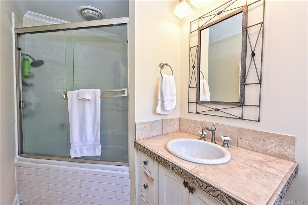 228 Lansdowne Road Charlotte NC 28270