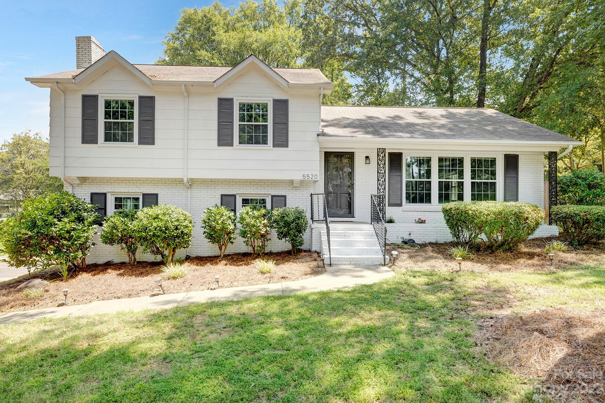 5520 Cherrycrest Lane Charlotte NC 28217