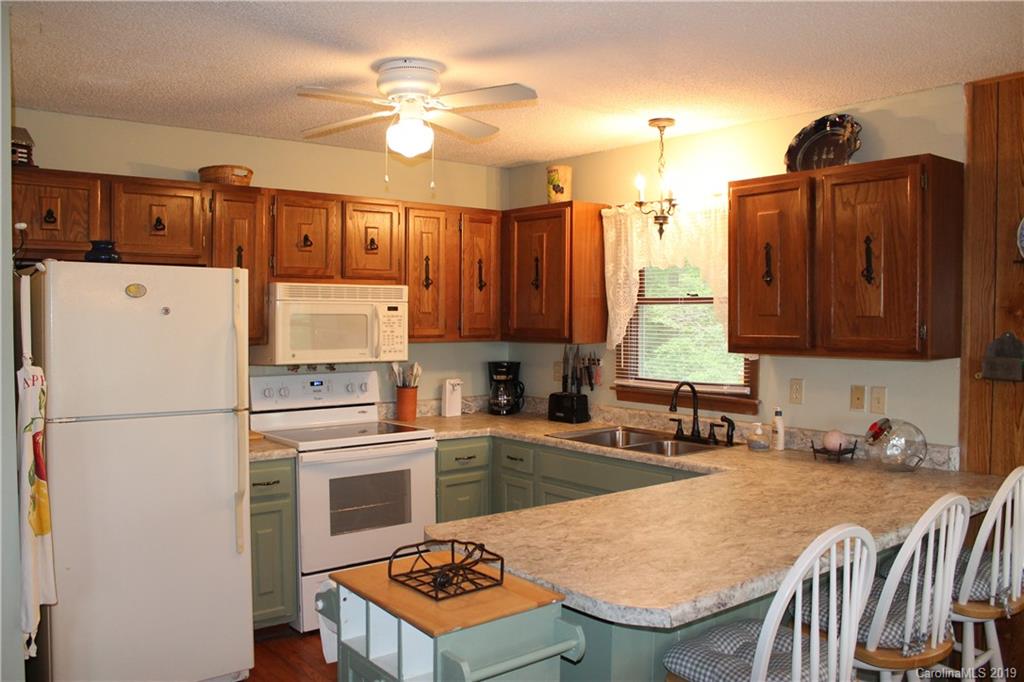 617 Leisure Lane Burnsville NC 28714