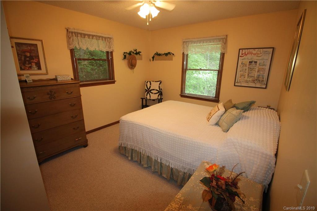 617 Leisure Lane Burnsville NC 28714