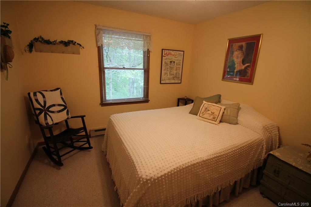 617 Leisure Lane Burnsville NC 28714