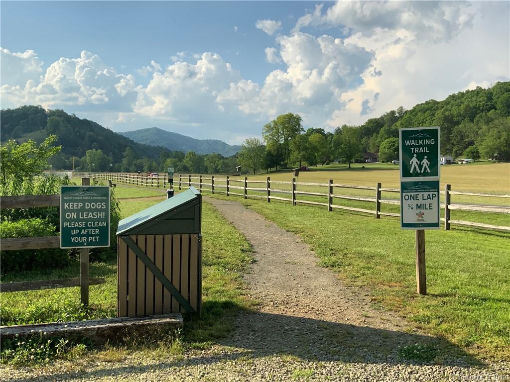 617 Leisure Lane Burnsville NC 28714