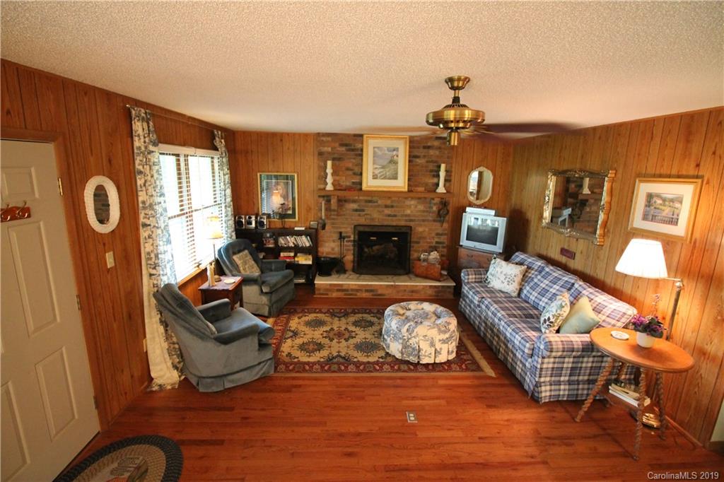617 Leisure Lane Burnsville NC 28714