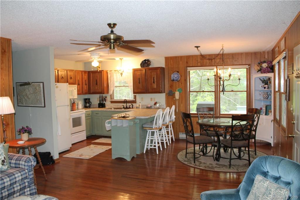 617 Leisure Lane Burnsville NC 28714