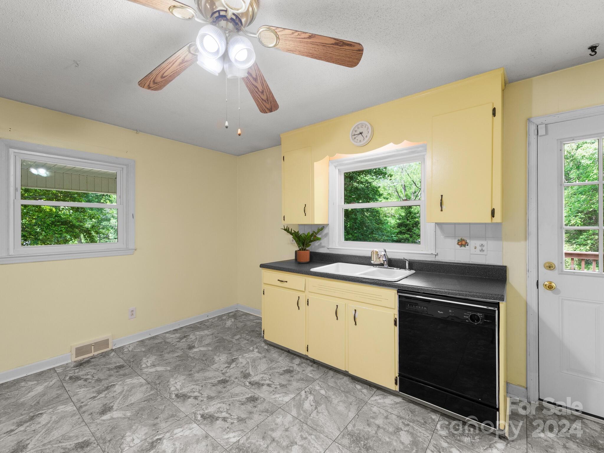 12 Mulberry Drive Arden NC 28704