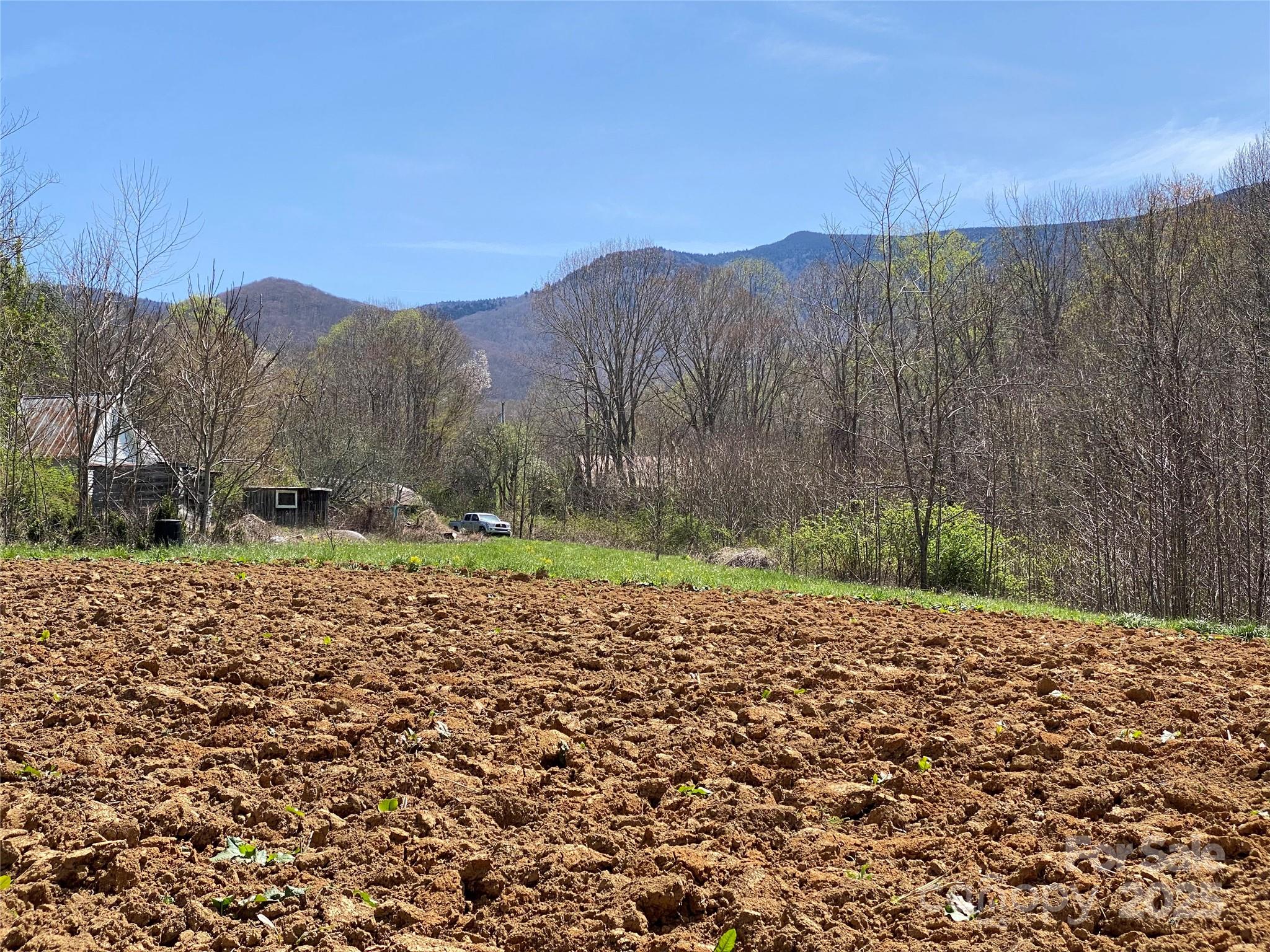 353 Perkins Road Bakersville NC 28705