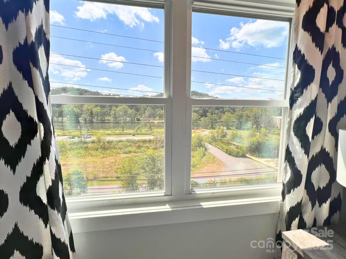 1057 Riverside Drive Asheville NC 28804