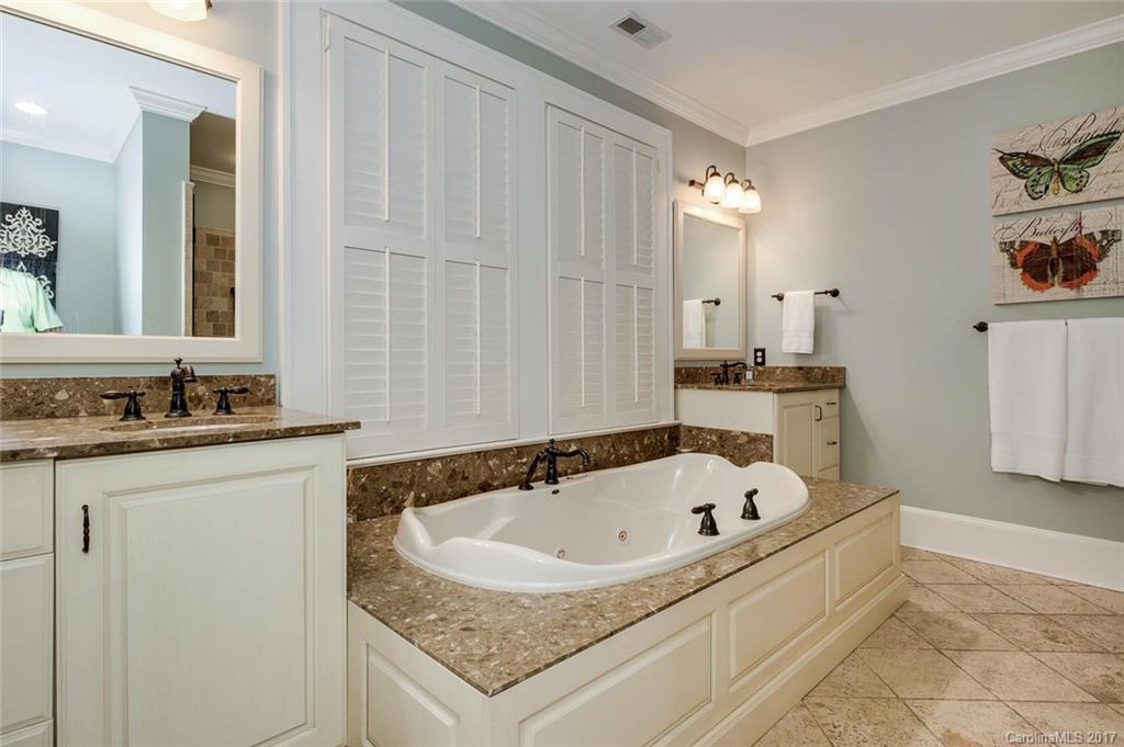 2015 Dilworth Road W Charlotte NC 28203