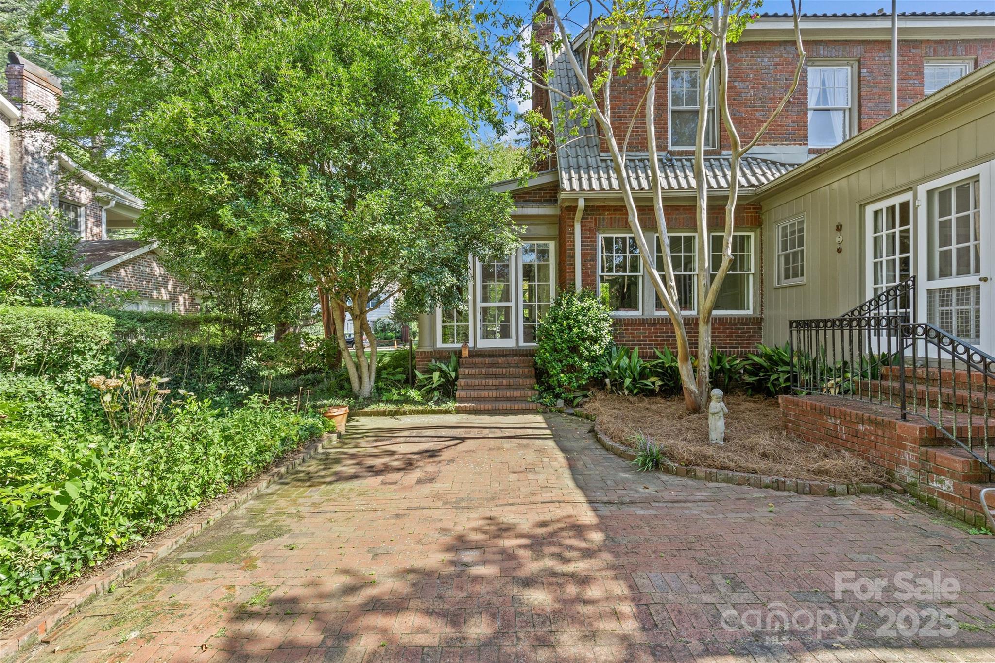 243 Ridgewood Avenue Charlotte NC 28209