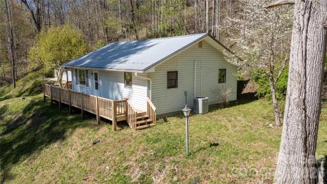 5381 State Hwy 197 S Highway Burnsville NC 28714