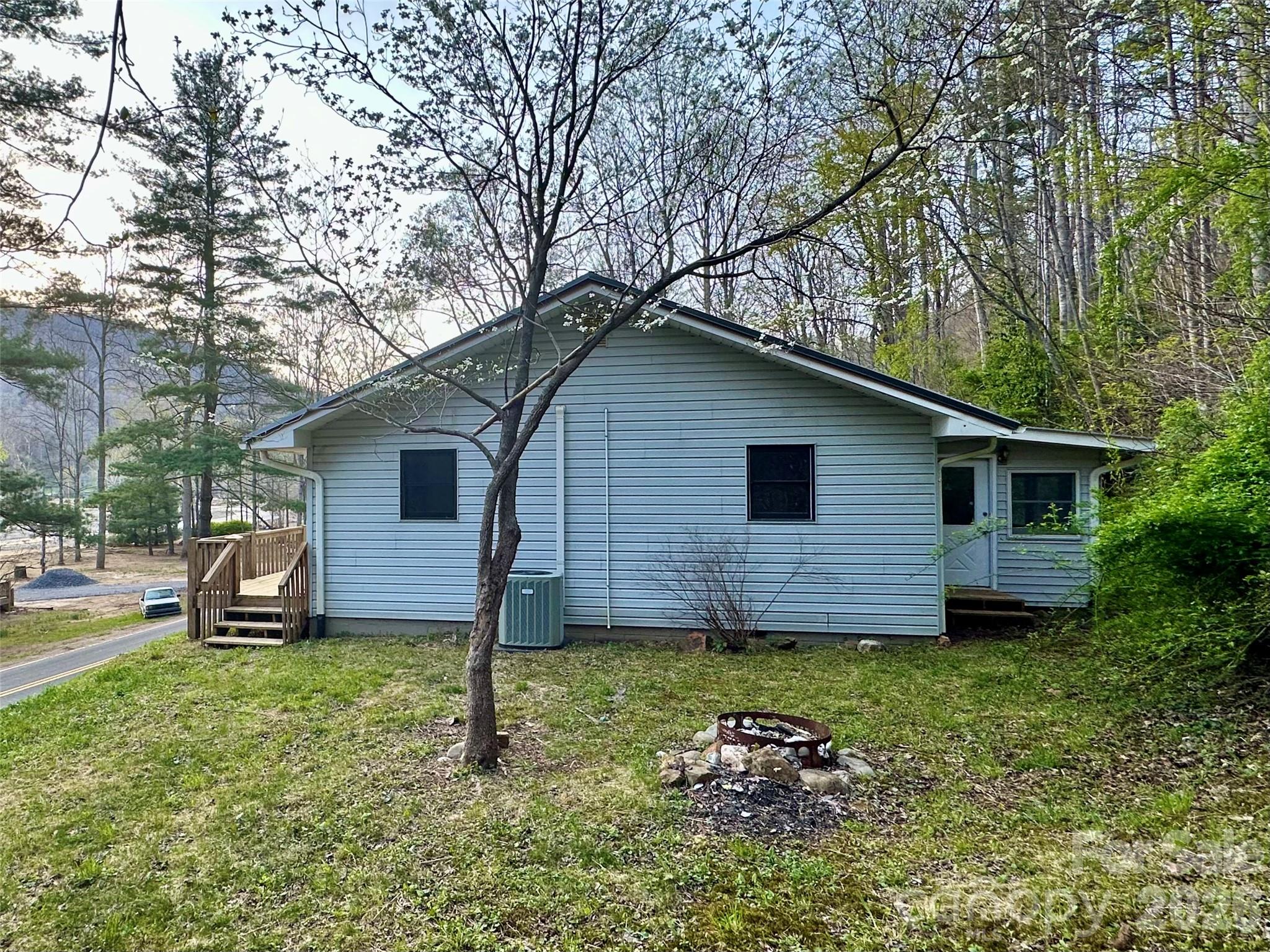 5381 State Hwy 197 S Highway Burnsville NC 28714