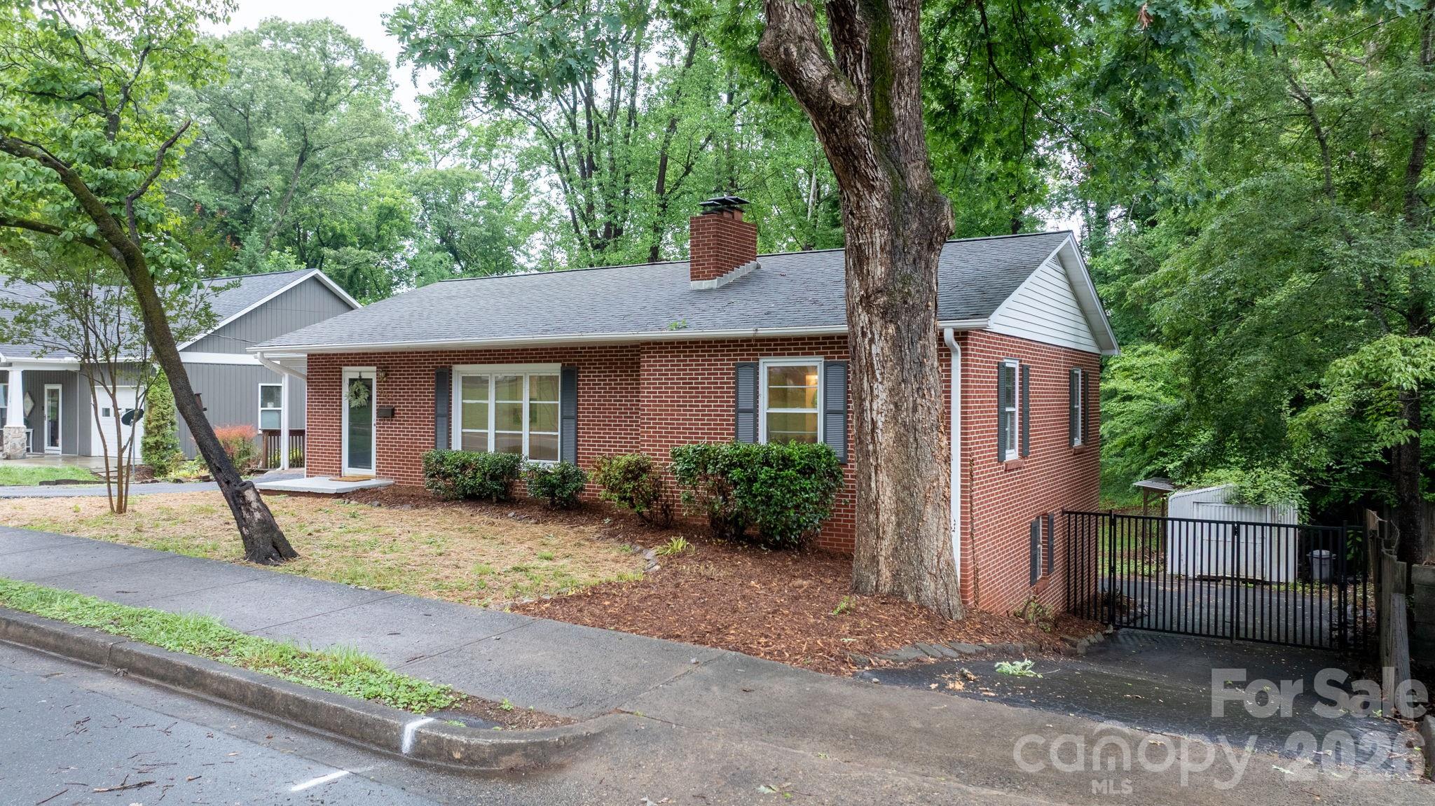 102 Ann Street Morganton NC 28655