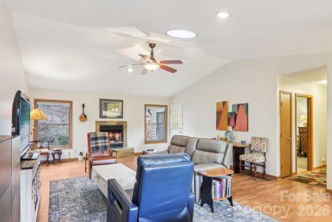 5 Hedgerose Court Asheville NC 28805