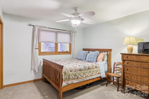 5 Hedgerose Court Asheville NC 28805