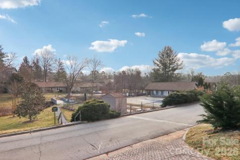 5 Hedgerose Court Asheville NC 28805