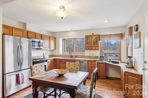 5 Hedgerose Court Asheville NC 28805