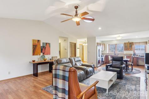 5 Hedgerose Court Asheville NC 28805