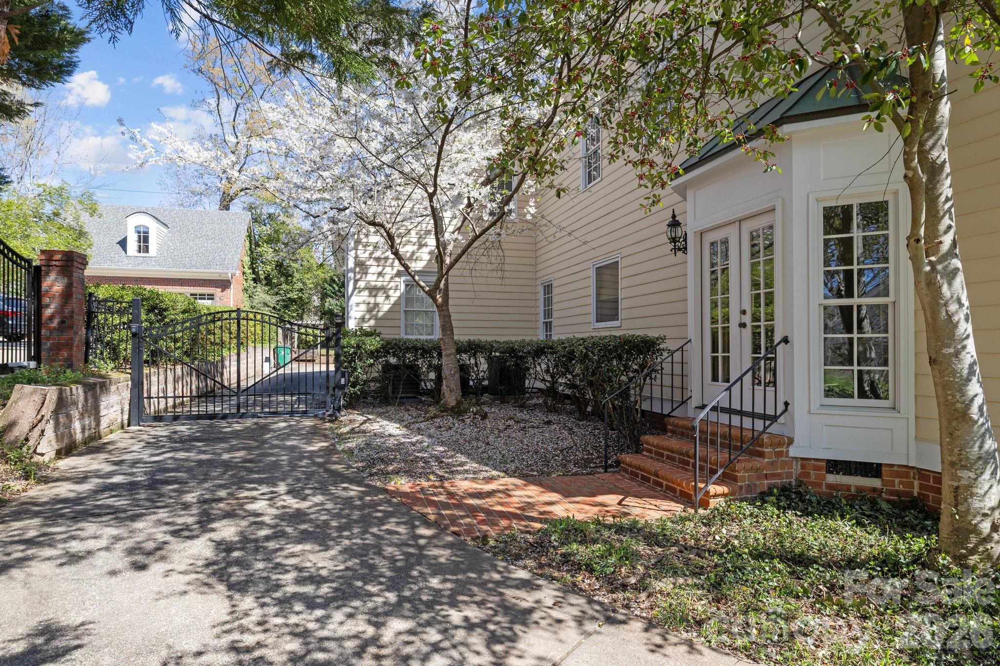 2727 Hampton Avenue Charlotte NC 28207