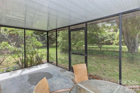 7 Teaneck Circle Hendersonville NC 28791