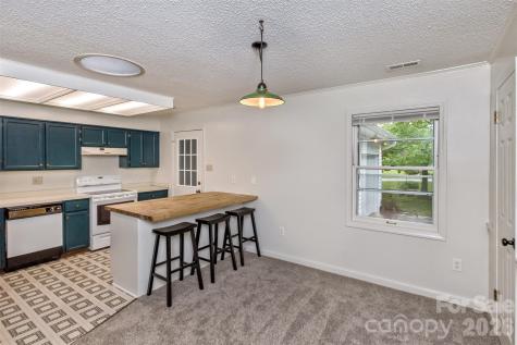 7 Teaneck Circle Hendersonville NC 28791