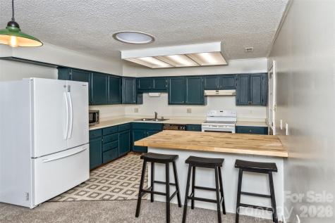 7 Teaneck Circle Hendersonville NC 28791