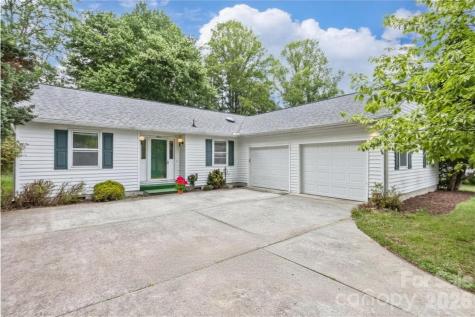 7 Teaneck Circle Hendersonville NC 28791