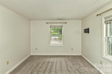 7 Teaneck Circle Hendersonville NC 28791