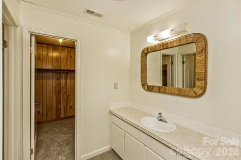 7 Teaneck Circle Hendersonville NC 28791