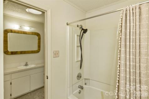 7 Teaneck Circle Hendersonville NC 28791
