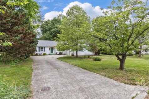 7 Teaneck Circle Hendersonville NC 28791