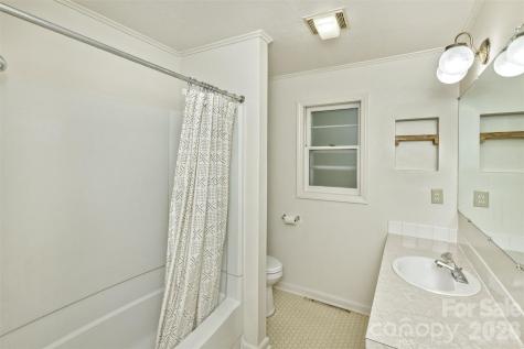 7 Teaneck Circle Hendersonville NC 28791