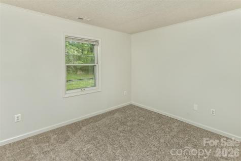 7 Teaneck Circle Hendersonville NC 28791