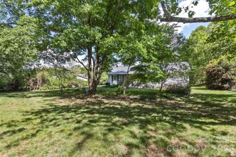 7 Teaneck Circle Hendersonville NC 28791