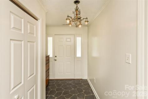 7 Teaneck Circle Hendersonville NC 28791