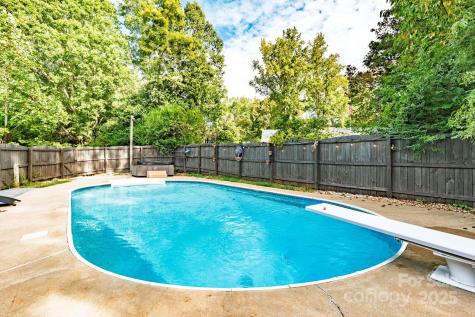 304 Greenwood Place Belmont NC 28012