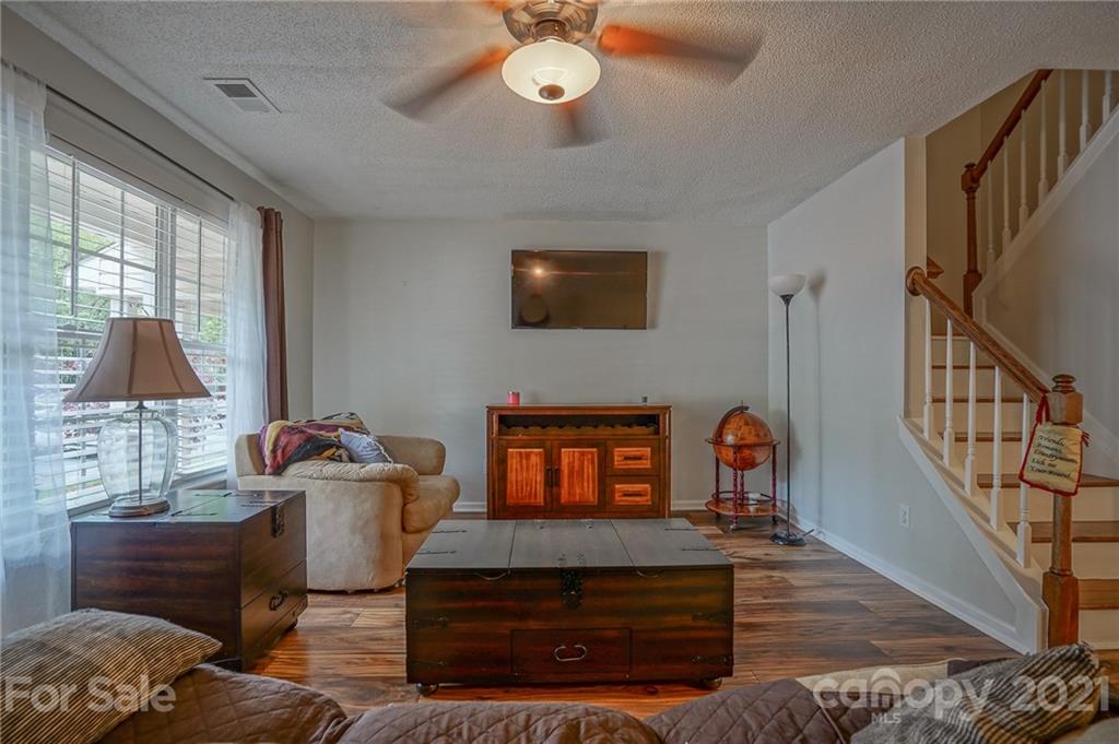 6039 Cougar Lane Charlotte NC 28269