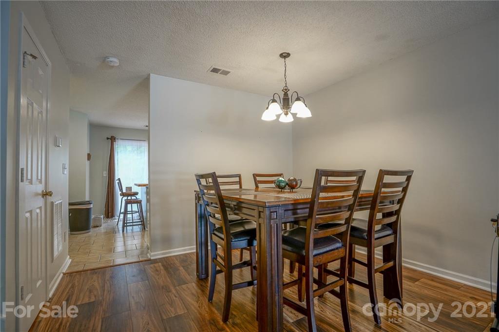 6039 Cougar Lane Charlotte NC 28269