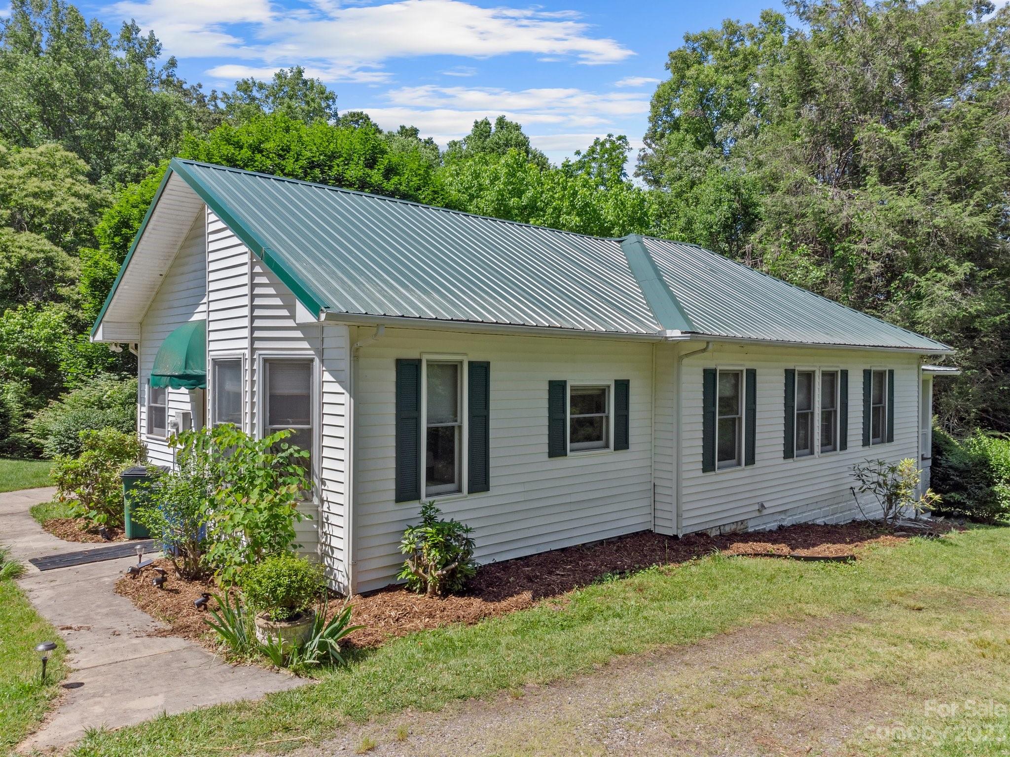26 Grove Street Weaverville NC 28787
