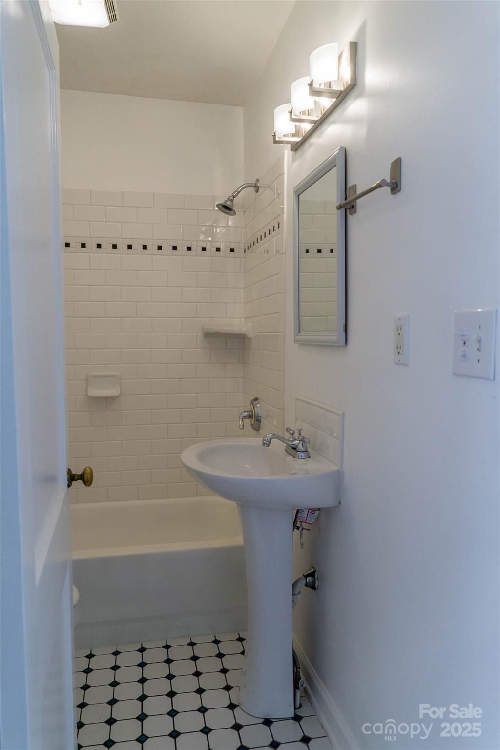 17 Mcdade Street Asheville NC 28806