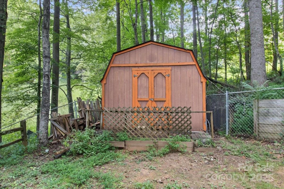 215 Byrd Mountain Estates Road Burnsville NC 28714