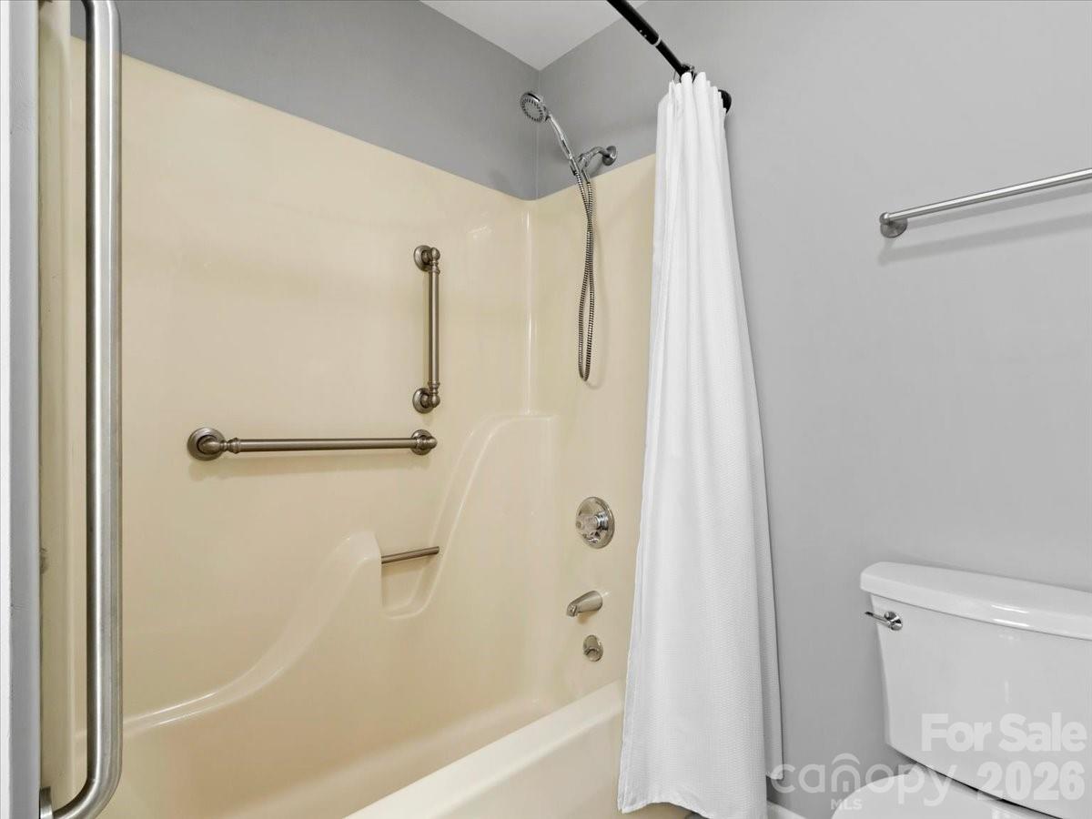 301 Robertson Street Burnsville NC 28714
