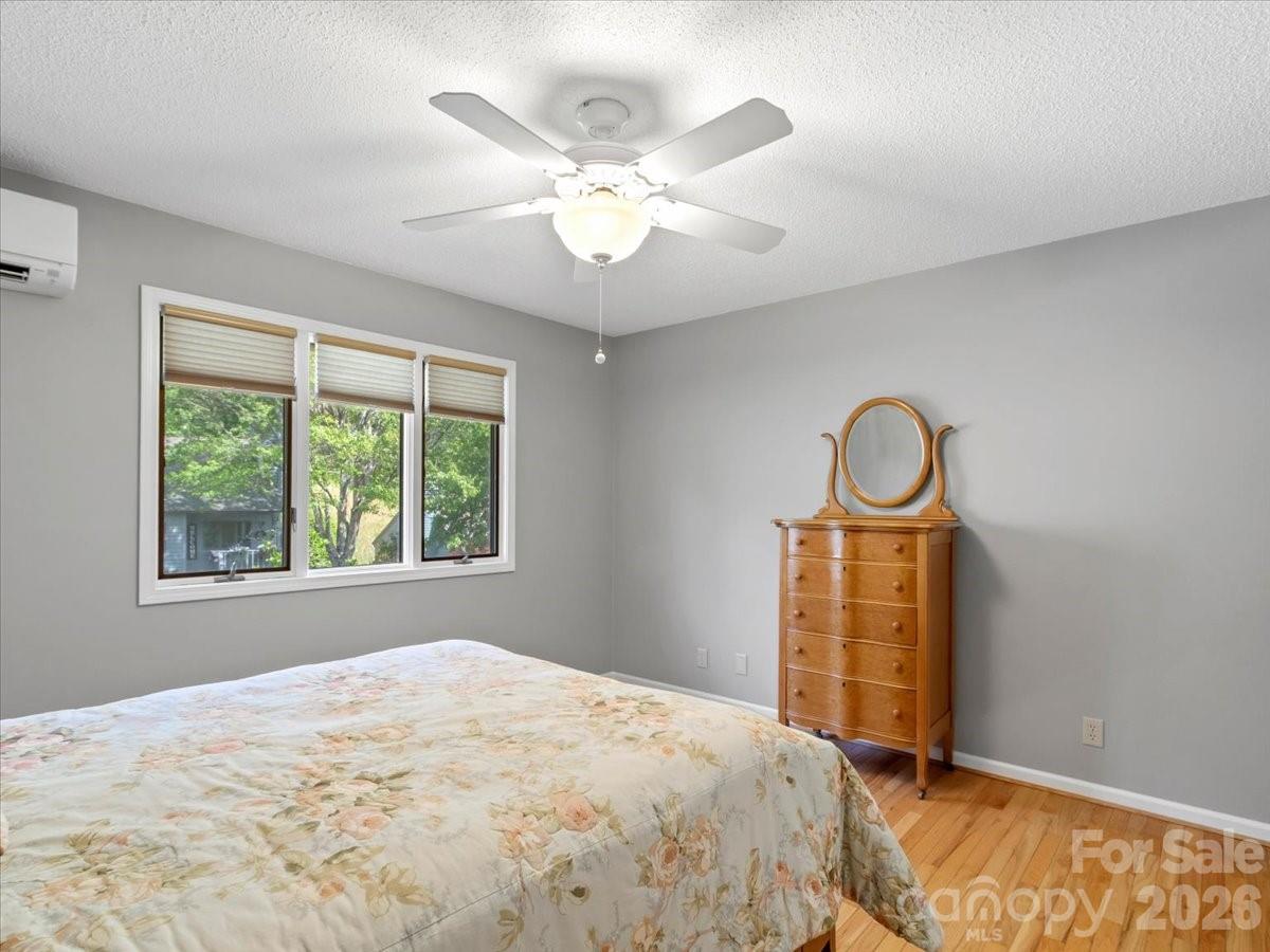 301 Robertson Street Burnsville NC 28714
