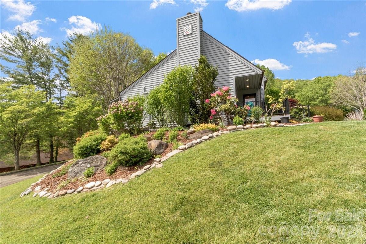 301 Robertson Street Burnsville NC 28714