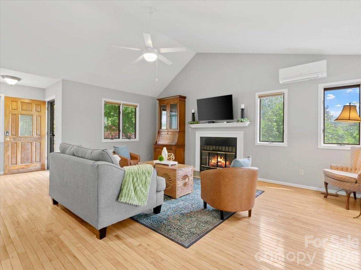 301 Robertson Street Burnsville NC 28714